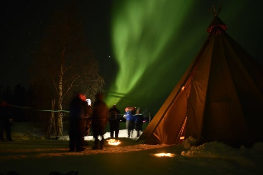 Rovaniemi: Snowtrain to Northern Lights Camp - Transportation & Comfort