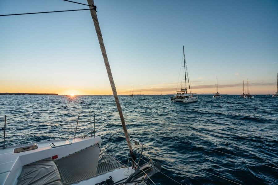 Santorini: Catamaran Caldera Cruise with Meal and Drinks - Who Should Consider This Tour?