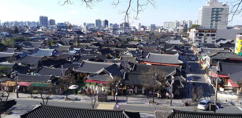 Seoul: Donghaksa Cherry Blossom and Jeonju Hanok Day Tour - Jeonju Hanok Village: A Living Museum