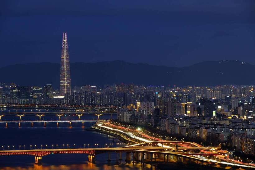 Seoul: Scenic Sunset Hike, Temple & Korean Street Food Tour - Detailed Breakdown of the Itinerary