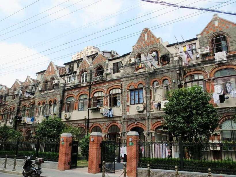 Shanghai: Jewish Ghetto and Shanghai Bund Private Tour - The Bund: Old Meets New