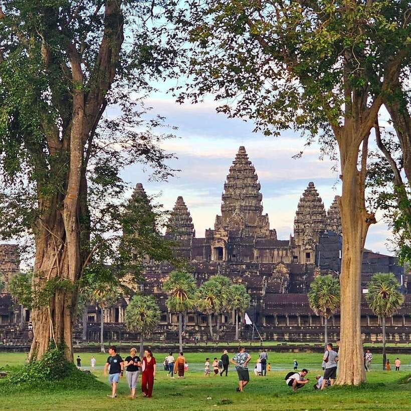 Siem Reap: 1-Day Group Tour of Angkor in Spanish with Expert Tour Guide - What to Expect from Your Day at Angkor