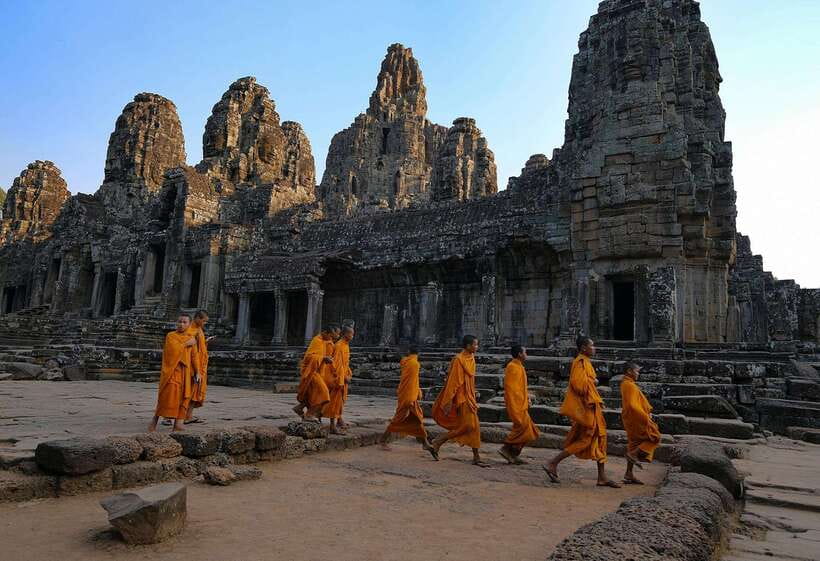 SiemReap: Private Angkor Wat Tour in English or German guide - What to Expect Day by Day