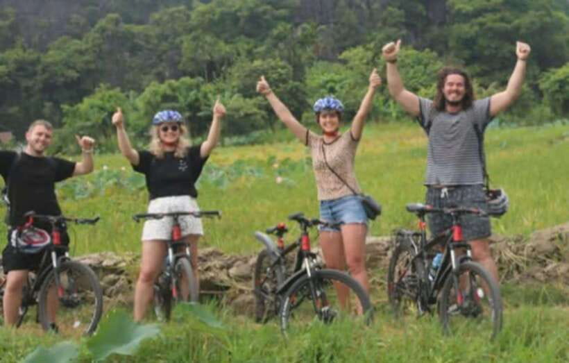 Sightseeing and Explore Hanoi Amazing Cuisine - Cycling Through Ngọc Hà: A Local Experience