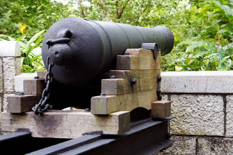 Singapore 2.5-Hour Walking Tour: Graves, Guns & Battles - Detailed Itinerary Breakdown