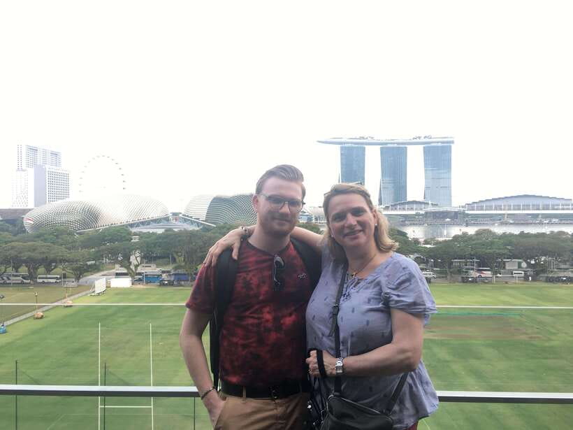 Singapore: Highlights & Hidden Gems Walking Tour - The Guide and Personalization