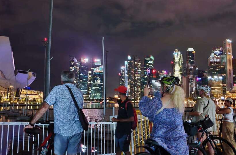 Singapore: Marina Bay Night Tour by Bicycle - Who is this tour best for?