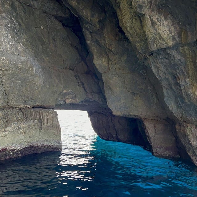 Southern Beauties: Marsaxlokk and Blue Cave TOUR IN PORTUGUESE - Value and Practical Considerations