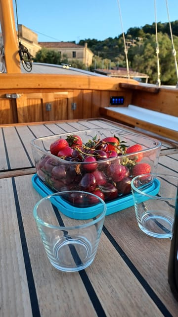 Spetses Island Boat Exploration  e-kaiki - Why This Tour Stands Out