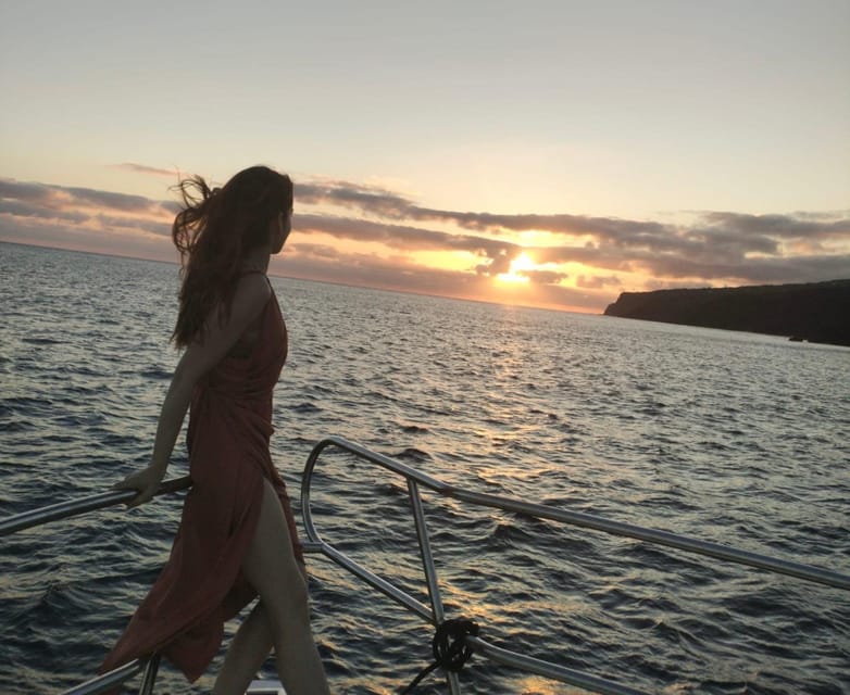 Sunset yacht tour with food and wine tasting. - Who Will Love This Experience?