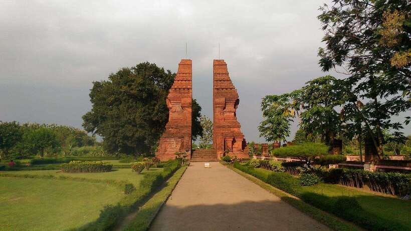 SURABAYA SHORE TOURS : TROWULAN AND SURABAYA SIGHT SEEING - What Travelers Say