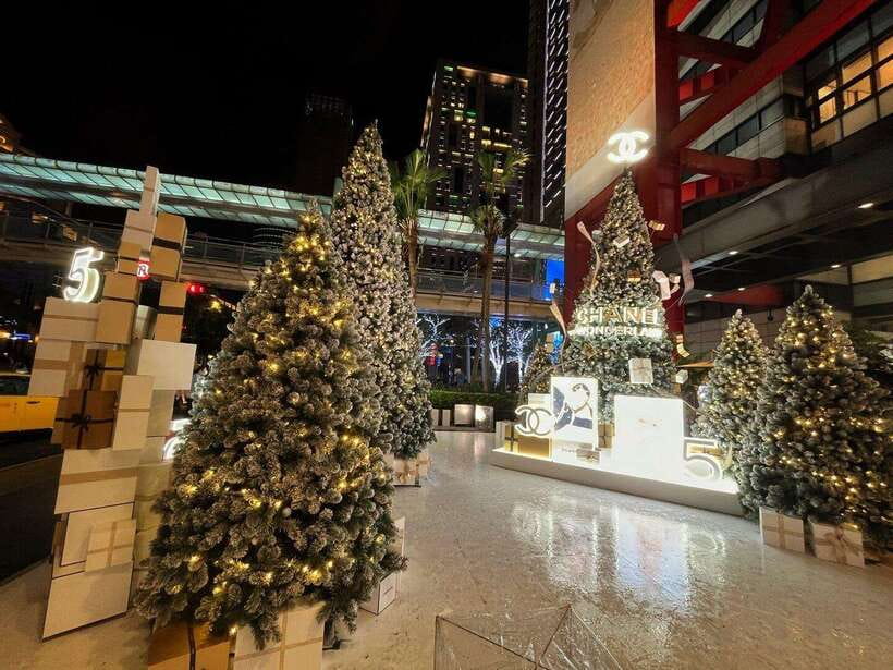 Taipei: Walking Christmas Photography and Shopping Tour - What Sets This Tour Apart