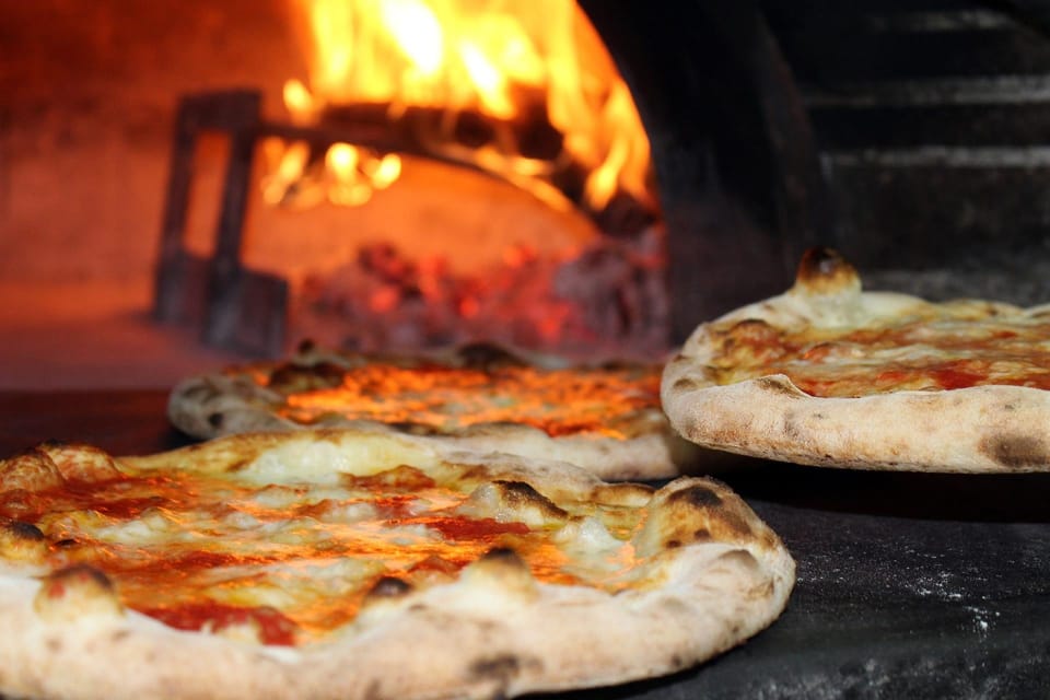 Taormina: Pizza Making Class With Lunch and Wine Tasting - Tasting and Dining