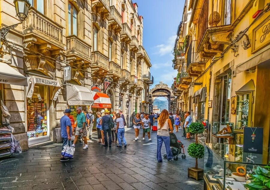 Taormina: Private tour with English/Romanian/Spanish/French/Italian guide - FAQ