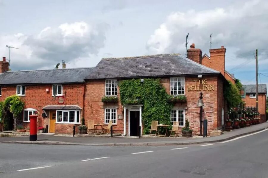 The Alternative Shakespeare Tour + 3 Course Carvery - What We Love About This Tour