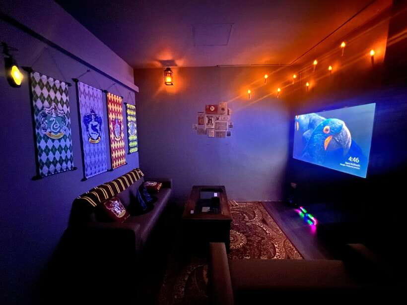 The Social Chamber: 3 Hour Themed Lounge Rooms for Layover - What Does the Price of $31 Offer?