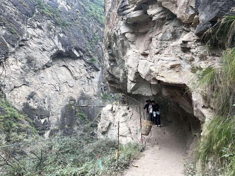 Tiger Leaping Gorge Trekking in the Canyon - What Makes This Tour Special