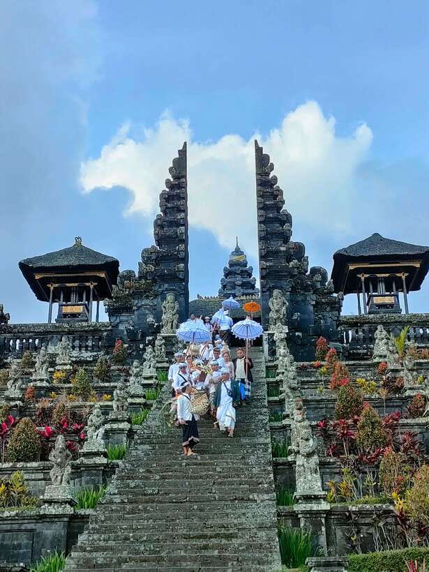 Tour the island of Bali with expert tour guides in Spanish. - How This Tour Compares