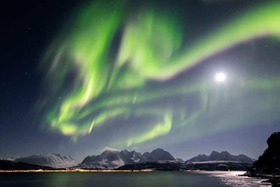 Tromso: Aurora Borealis Chase Tour up to Finland - The Scenic Viewpoint and Break Time