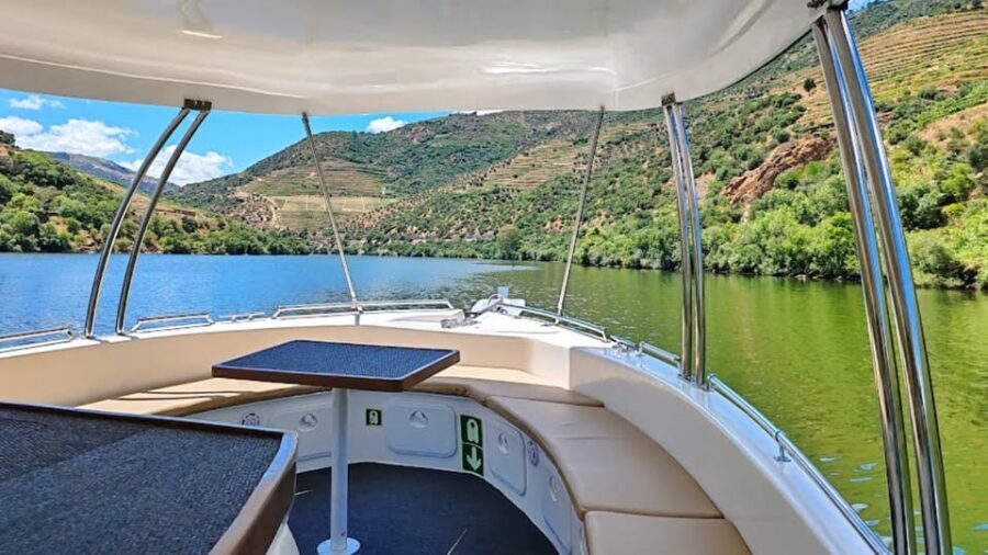 TUA, Ansiães: Boat Trip (Tua - Pinhão) + Lunch (Calça Curta) - Exploring the Itinerary in Detail