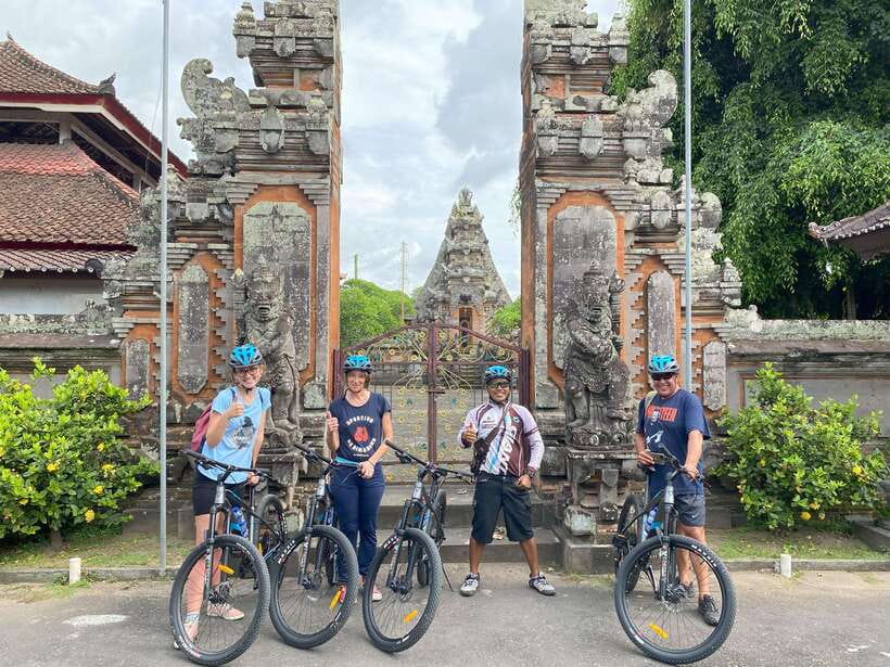 Ubud: PRIVATE E-bike Tour inside Rice Field with meal & pool - The Value of the Experience