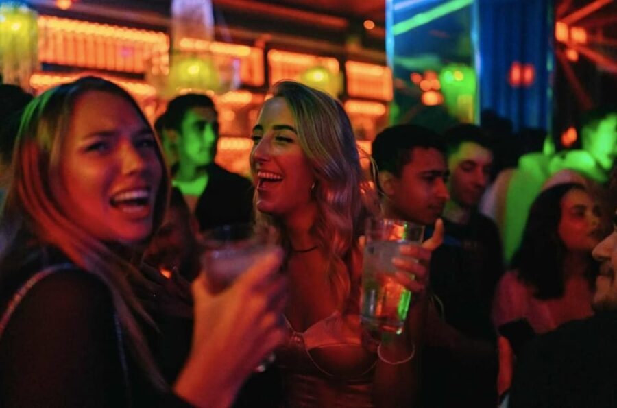 Utrecht: Ludwig's Private Pub Crawl with VIP Club Entry - Why Choose This Tour?