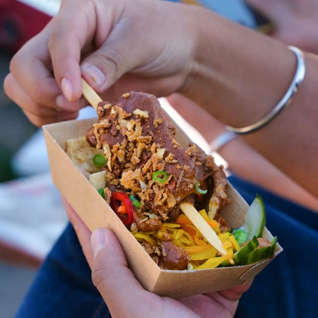 Utrecht: Vegan Food Bike Tour - 6 Tastings (excl. bike) - Breakdown of Stops and Food Highlights