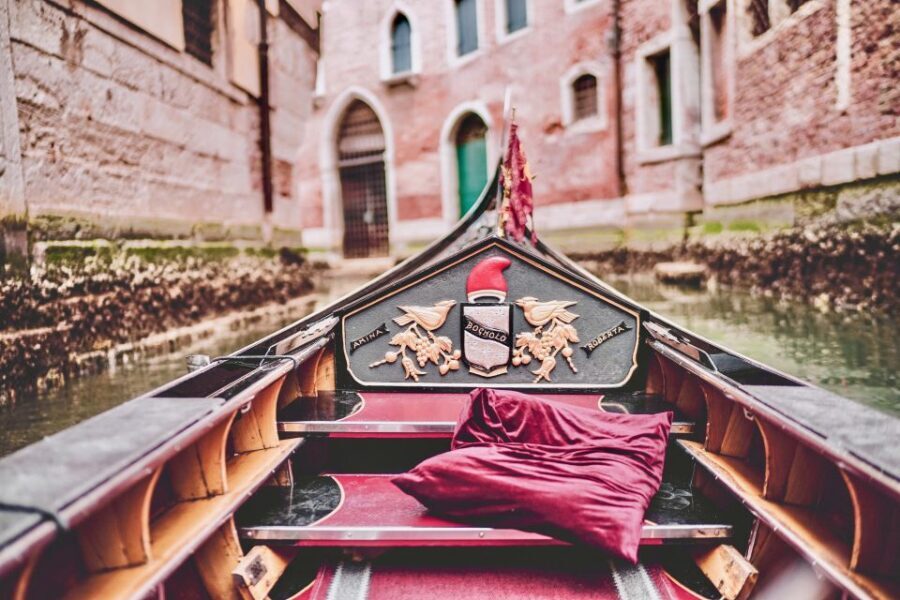 Venice: 30 min Gondola Ride on the Grand Canal with Guide - Practical Details