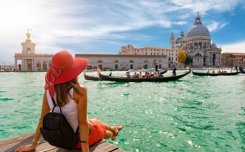 Venice: Walking Tour and Shared Gondola Ride - Navigating the Tour Experience