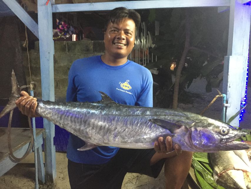 Vertical Jigging & Popping Giant Trevally - Vertical Jigging: Mastering the Art