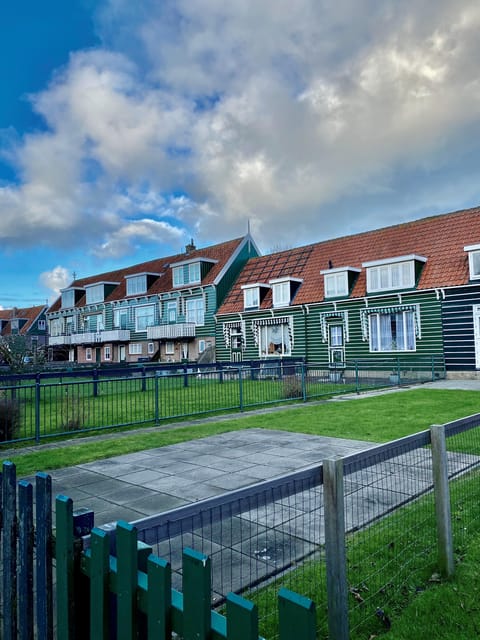 Volendam: Bike Rental including Highlights-Routes - Highlights Along the Route