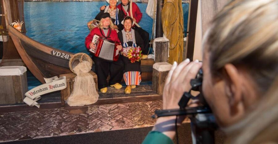 Volendam: Photo Opportunity in Traditional Dutch Costume - The Experience in Detail: What You Can Expect