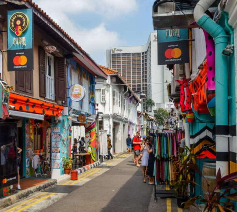 Walking Tour: Exploring Singapores Kampong Glam ! - The Architectural Highlights: Hajjah Fatimah Mosque & Istana Kampong Gelam