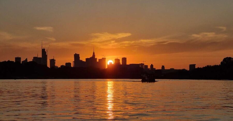 Warsaw: Vistula River Sunset Cruise with Welcome Drink - Practical Tips for Travelers