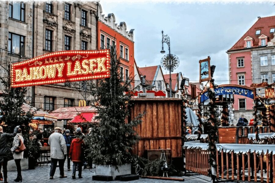 Wrocaw: Christmas Market and City Highlights Walking Tour - The Charm of Wrocław’s Dwarfs and Streets