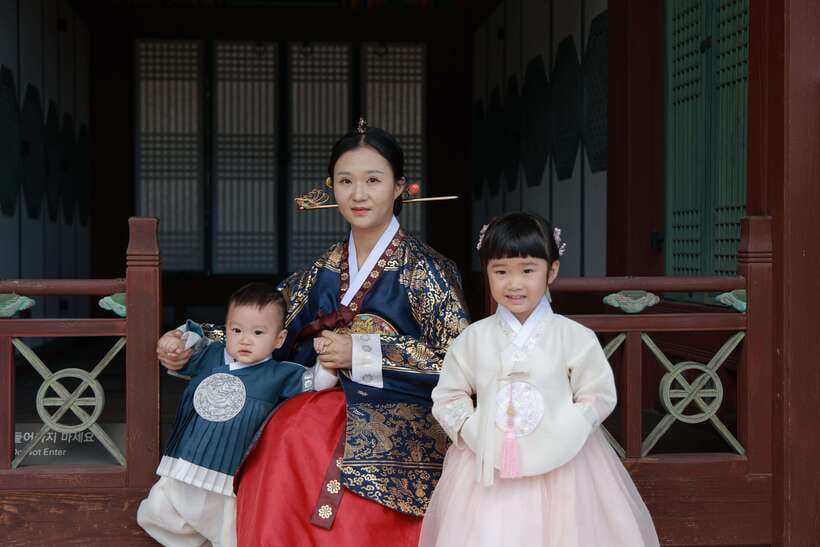 YEINBANG Men's k-drama hanbok rental - The Location and How It Fits Into a Day in Seoul