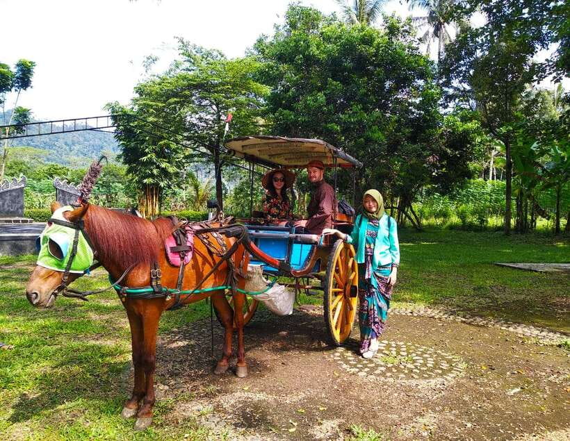 Yogyakarta: Borobudur Climb up & Prambanan Tour with Sunset - A Closer Look at the Tour Experience