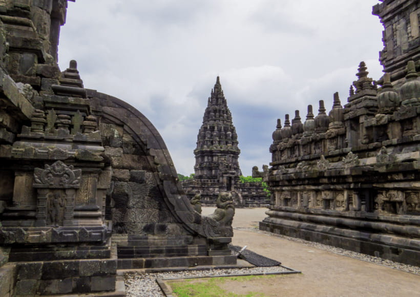 Yogyakarta: Borobudur & Prambanan Temple Cheapest Tour - Discovering Prambanan: The Majestic Hindu Complex