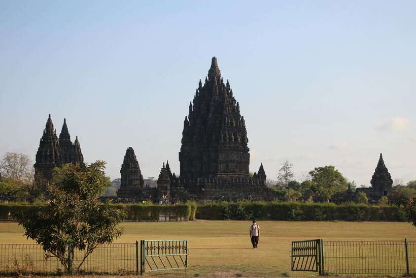 Yogyakarta: Borobudur & Prambanan Temple Tour Transportation - The Itinerary