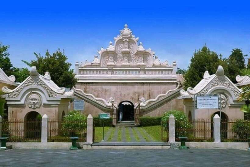 YOGYAKARTA CITY TOUR,SULTAN PALACE,WATER CASTLE AND CRAFTS. - A Closer Look at the Itinerary