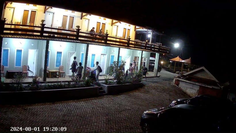 Yogyakarta or Bali: 4D3N Tumpak Sewu Bromo Ijen Trip - Accommodations