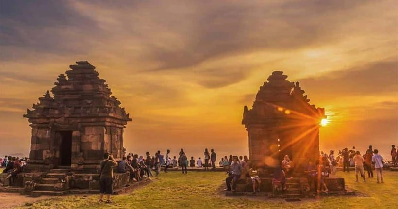 Yogyakarta: Prambanan Temple Guided Tour and Golden Sunset - The Itinerary in Detail