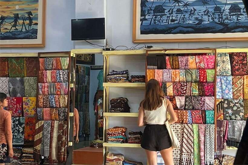 Yogyakarta: Private Custom Women-Only Tour with Female Guide - Breaking Down the Itinerary