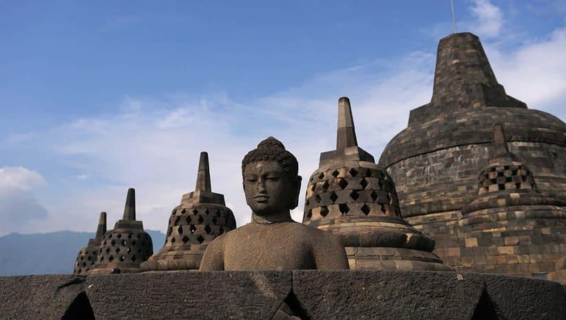 Yogyakarta : trip to Borobudur temple + Selogriyo temple - The Sum Up