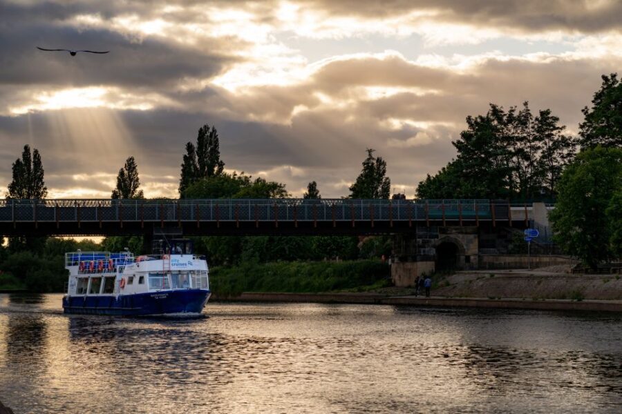 York: 60-Minute 'Happy Hour' Cruise For All Ages - Detailed Breakdown of the Itinerary