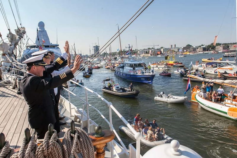 100-min Luxury SAIL 2025 Cruise with Open Bar & Views - What to Expect During the Cruise
