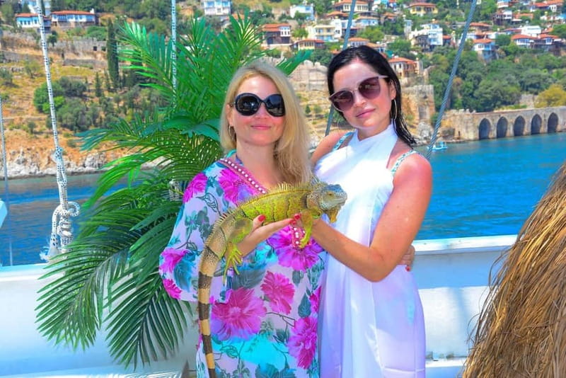 Alanya Boat Trip with Swimming & Castle Panorama Views - The Itinerary in Detail