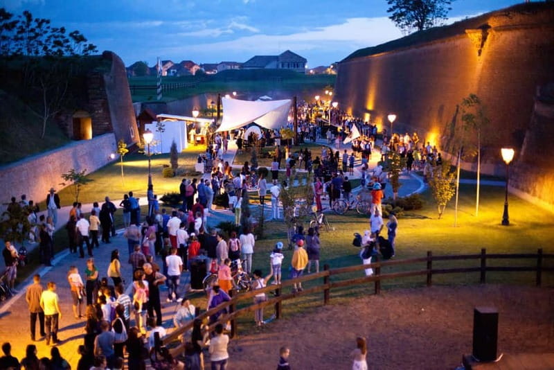 Alba Iulia: Carolina Citadel Guided Tour - Visiting Key Landmarks