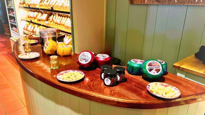 Amsterdam: Giethoorn & Zaanse Schans Small Group Day Trip - Why the Tour Excels