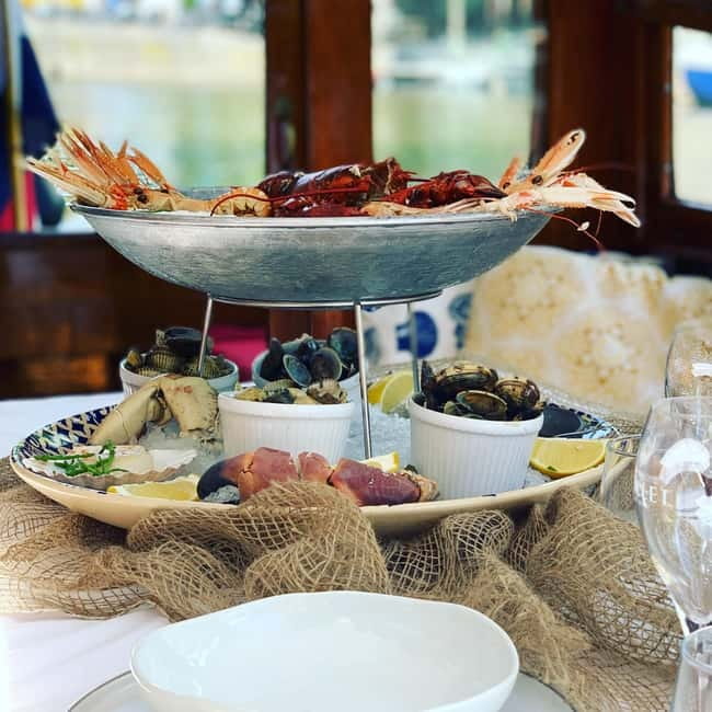 Amsterdam: Private Dinner Cruise with Guide and Wine - Why It’s a Good Value